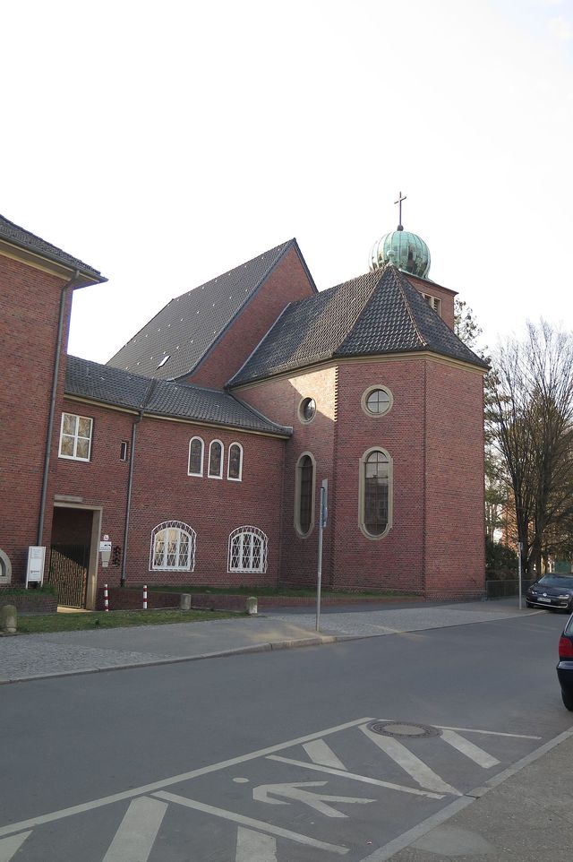 Salvator Kirche von der Briesingstr